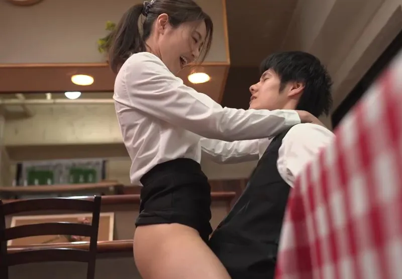 Cậu trai trẻ chịch nữ đồng nghiệp có ông chồng nhưng anh xã “yếu”