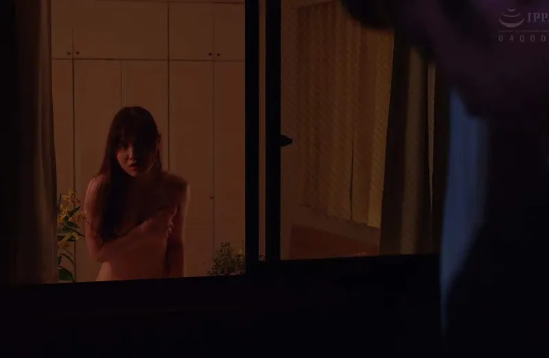 Cô gái nhà kế bên ông chồng ông chồng nhà sát bên thường xuyên thay đồ ở ngay cửa sổ