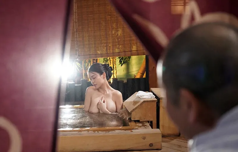Vợ của con trai bị bố chồng yêu nhìn trộm khi đang tắm rồi làm tình đến mang thai